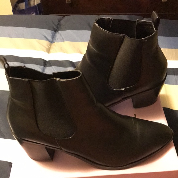 Black Boots - Picture 3 of 7